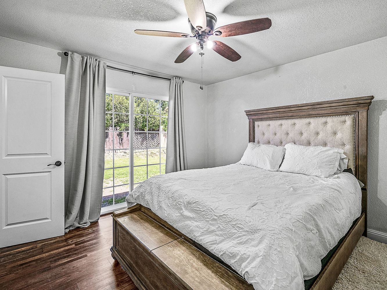 5718_SouthgroveDrive_Int_Bedroom1_1_01