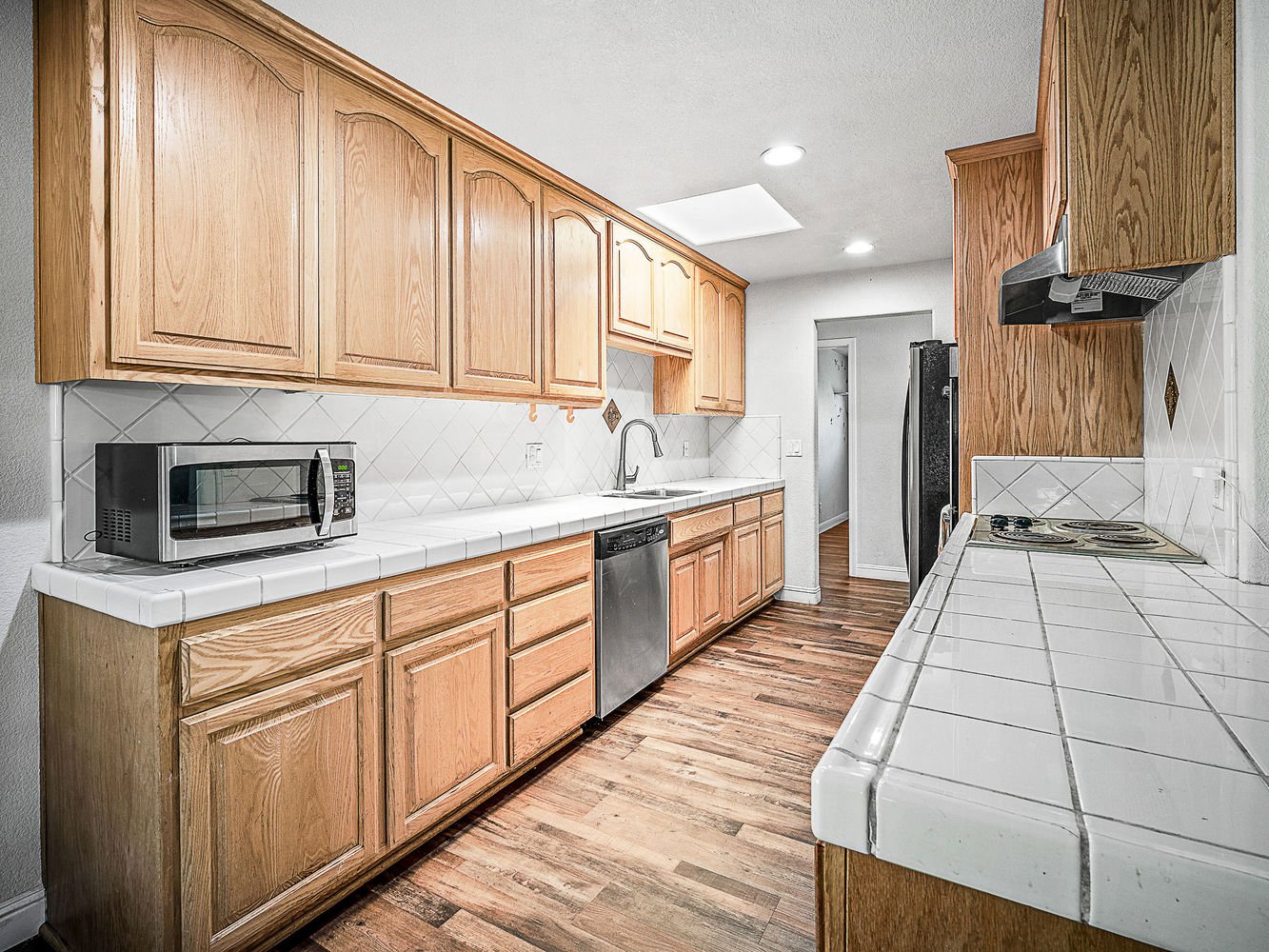 5718_SouthgroveDrive_Int_Kitchen_1_05