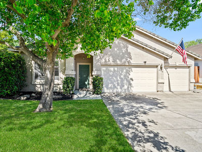 4770_ConcordiaDrive_Ext_Front_1_02_NewGrass