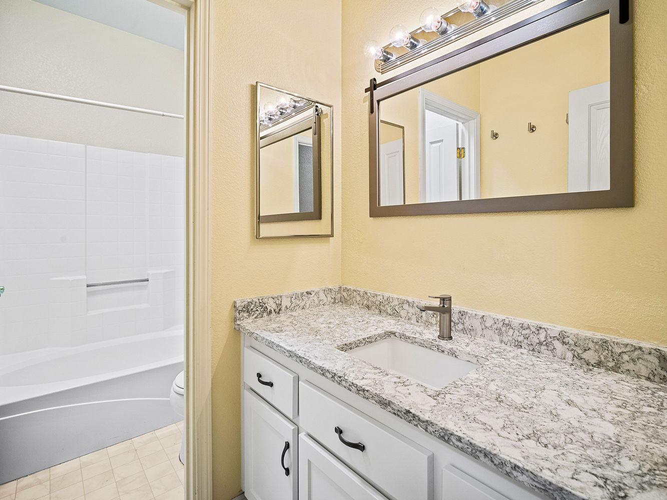 4770_ConcordiaDrive_Int_Bathroom2_1_01