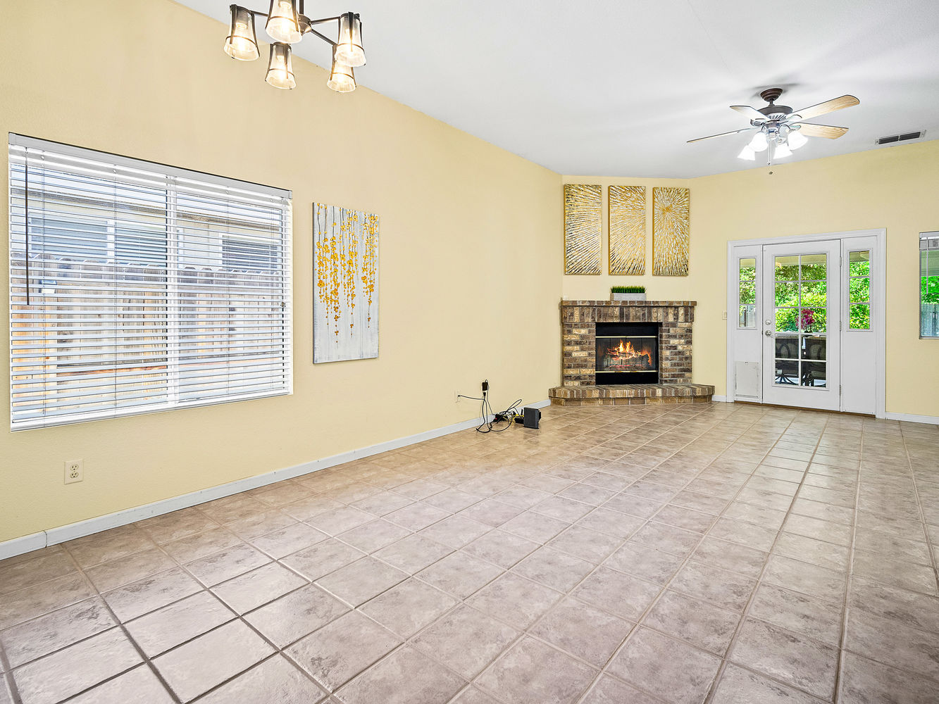 4770_ConcordiaDrive_Int_FamilyRoom_1_01_WithFire