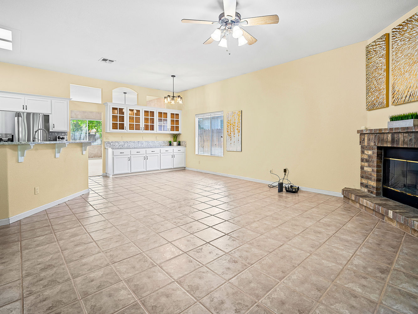 4770_ConcordiaDrive_Int_FamilyRoom_1_02