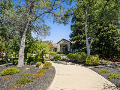 3071_LennoxDrive_Ext_Front_1_01