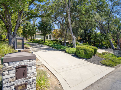 3071_LennoxDrive_Ext_Front_1_02