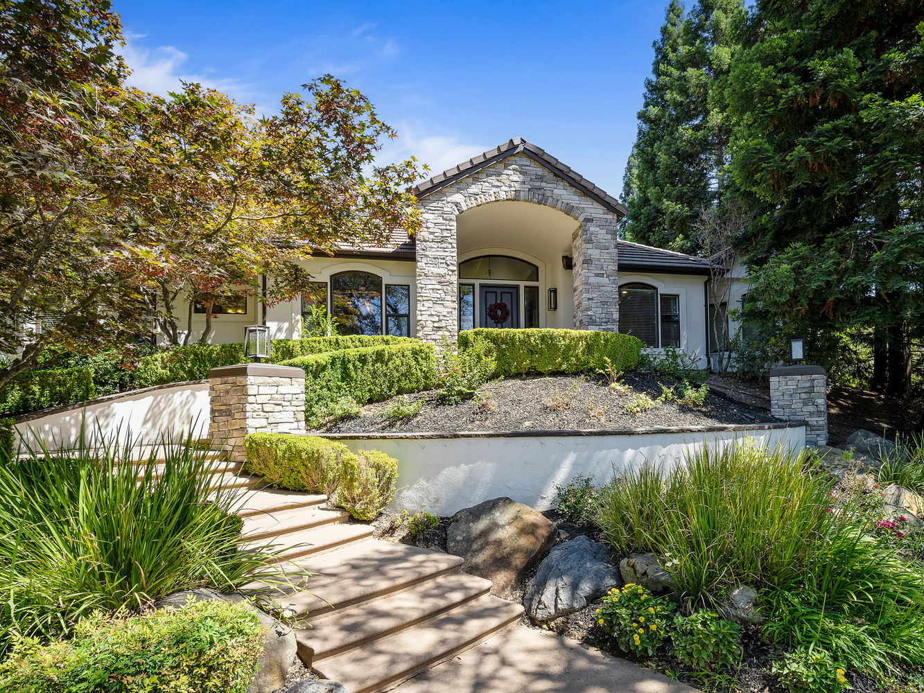 3071_LennoxDrive_Ext_Front_1_03