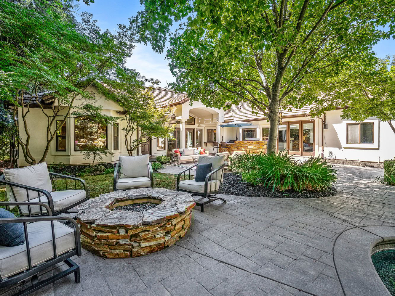 3071_LennoxDrive_Ext_Rear_1_12