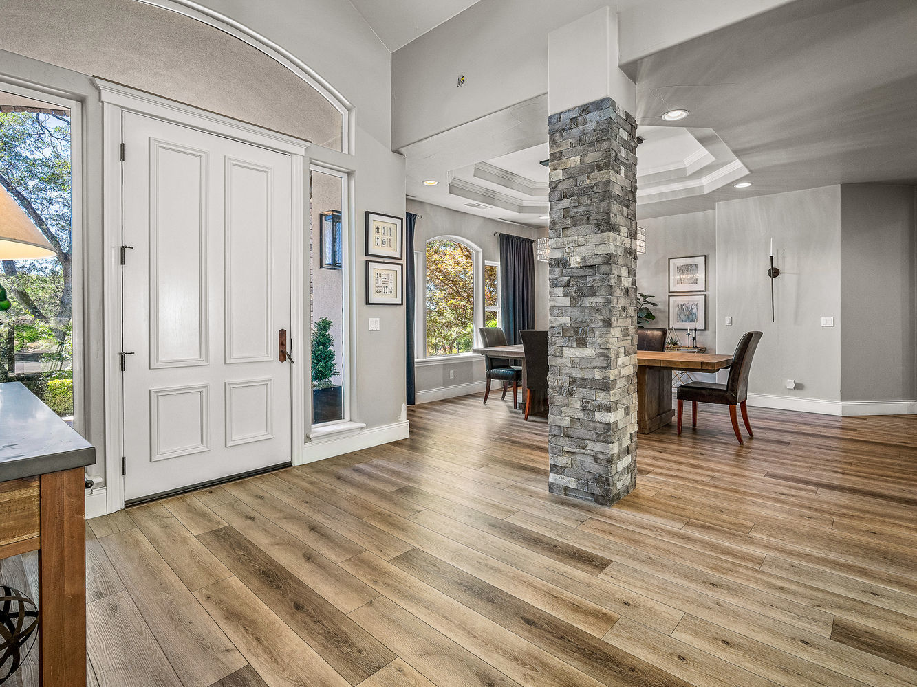 3071_LennoxDrive_Int_Entry_1_01