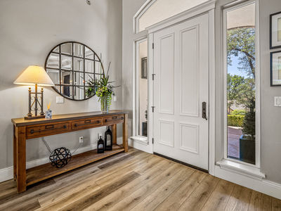 3071_LennoxDrive_Int_Entry_1_02