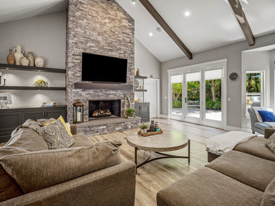 3071_LennoxDrive_Int_FamilyRoom_1_01