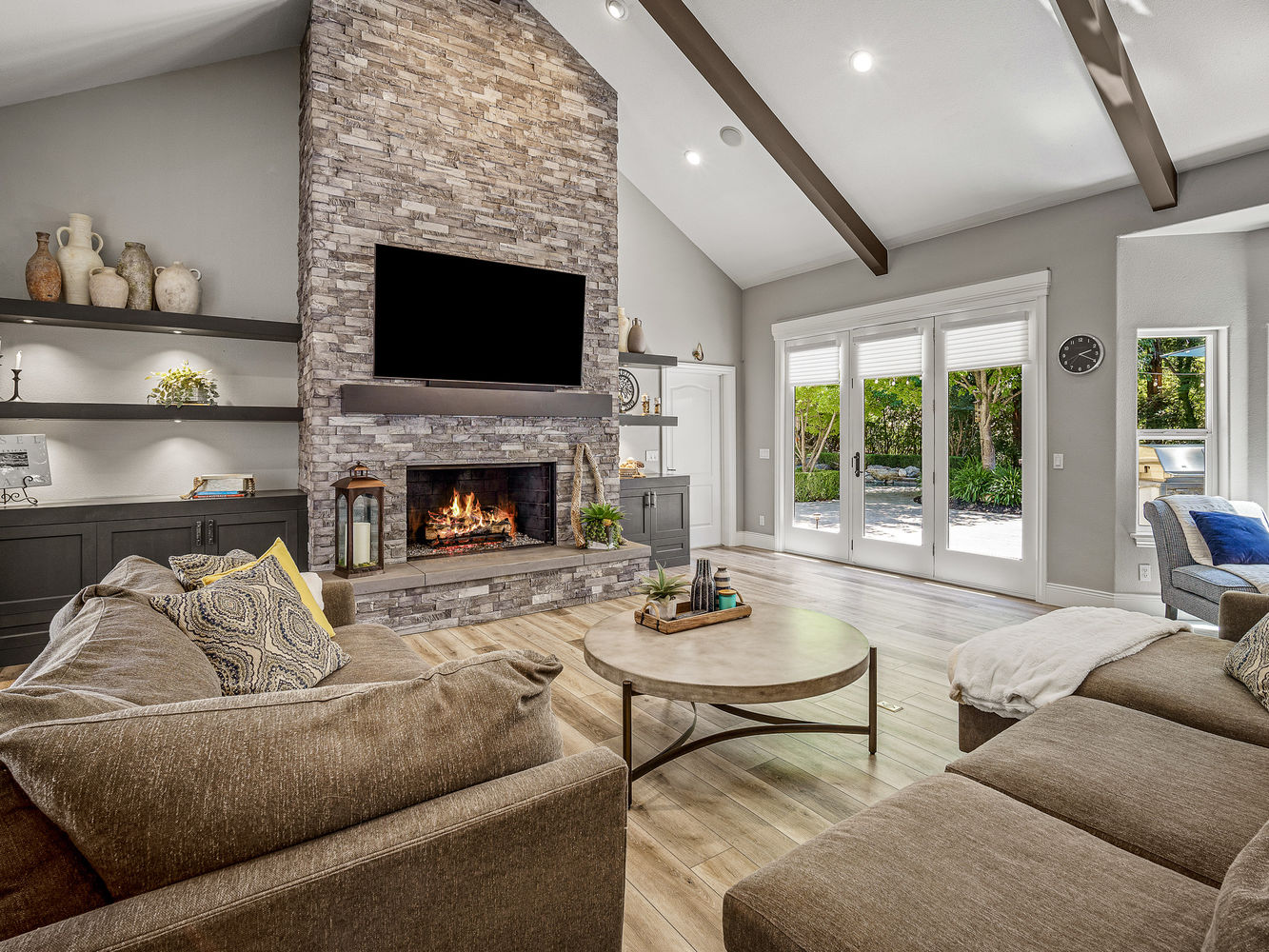 3071_LennoxDrive_Int_FamilyRoom_1_01_WithFire