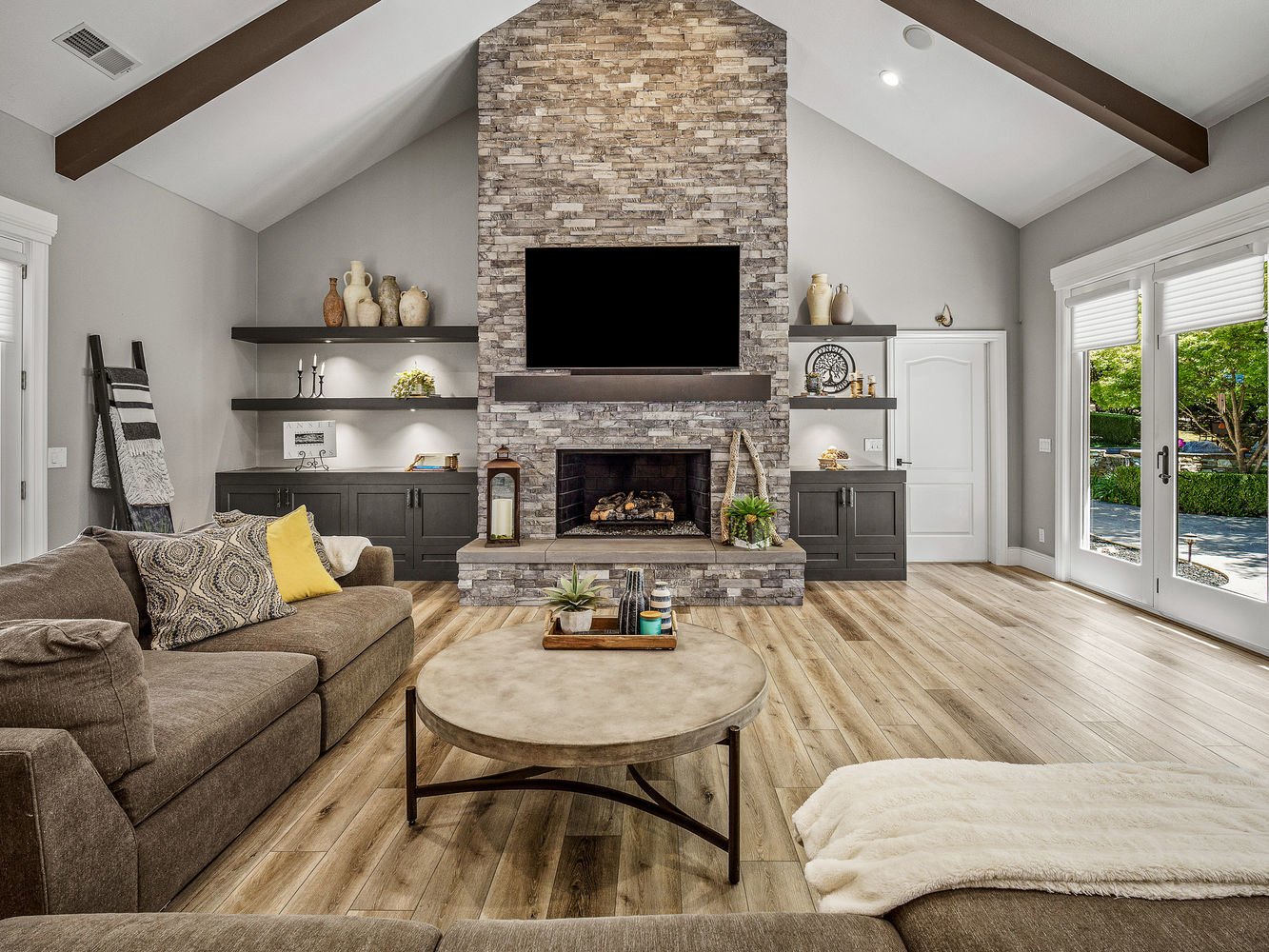 3071_LennoxDrive_Int_FamilyRoom_1_02