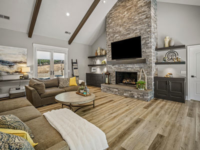 3071_LennoxDrive_Int_FamilyRoom_1_03