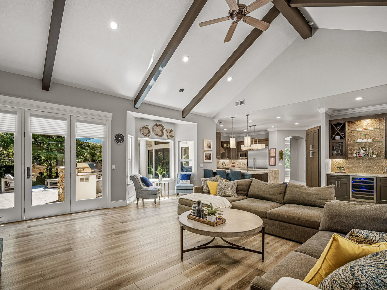 3071_LennoxDrive_Int_FamilyRoom_1_05