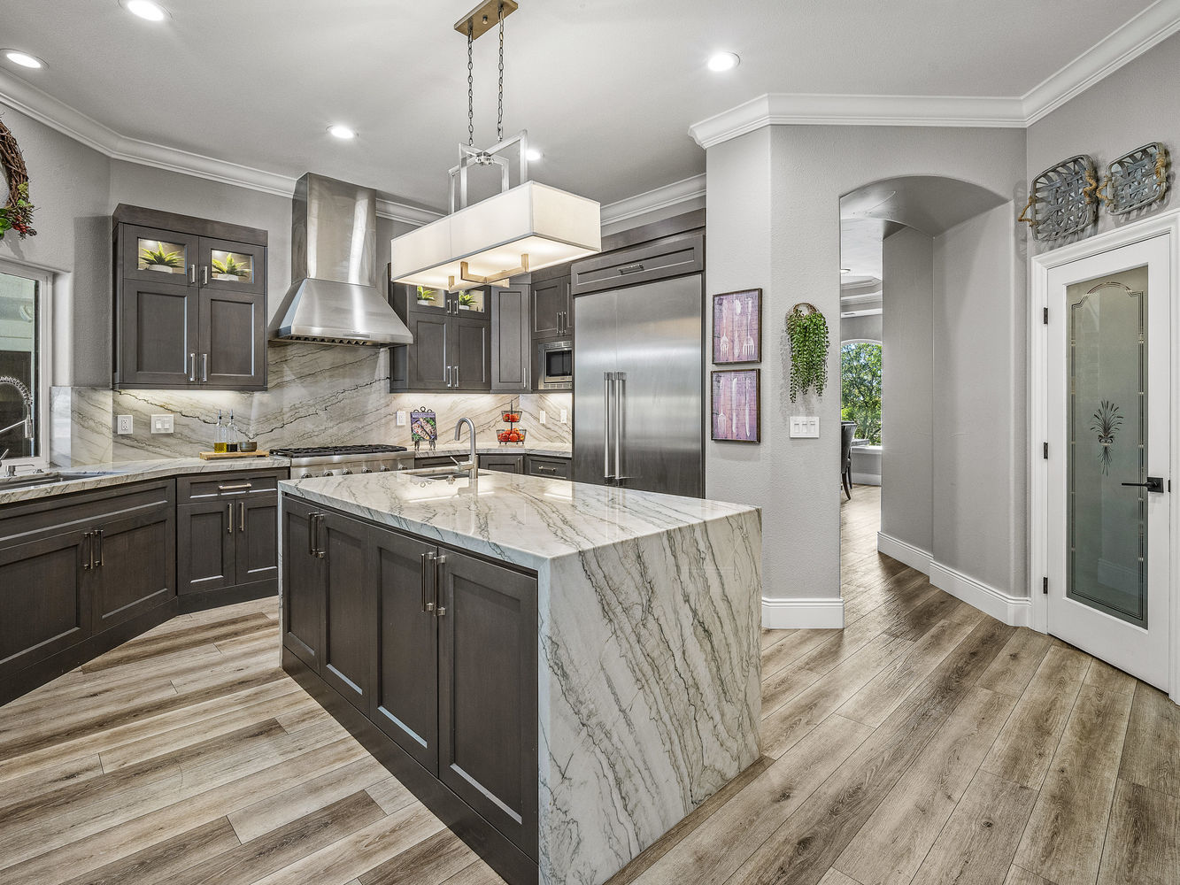 3071_LennoxDrive_Int_Kitchen_1_03