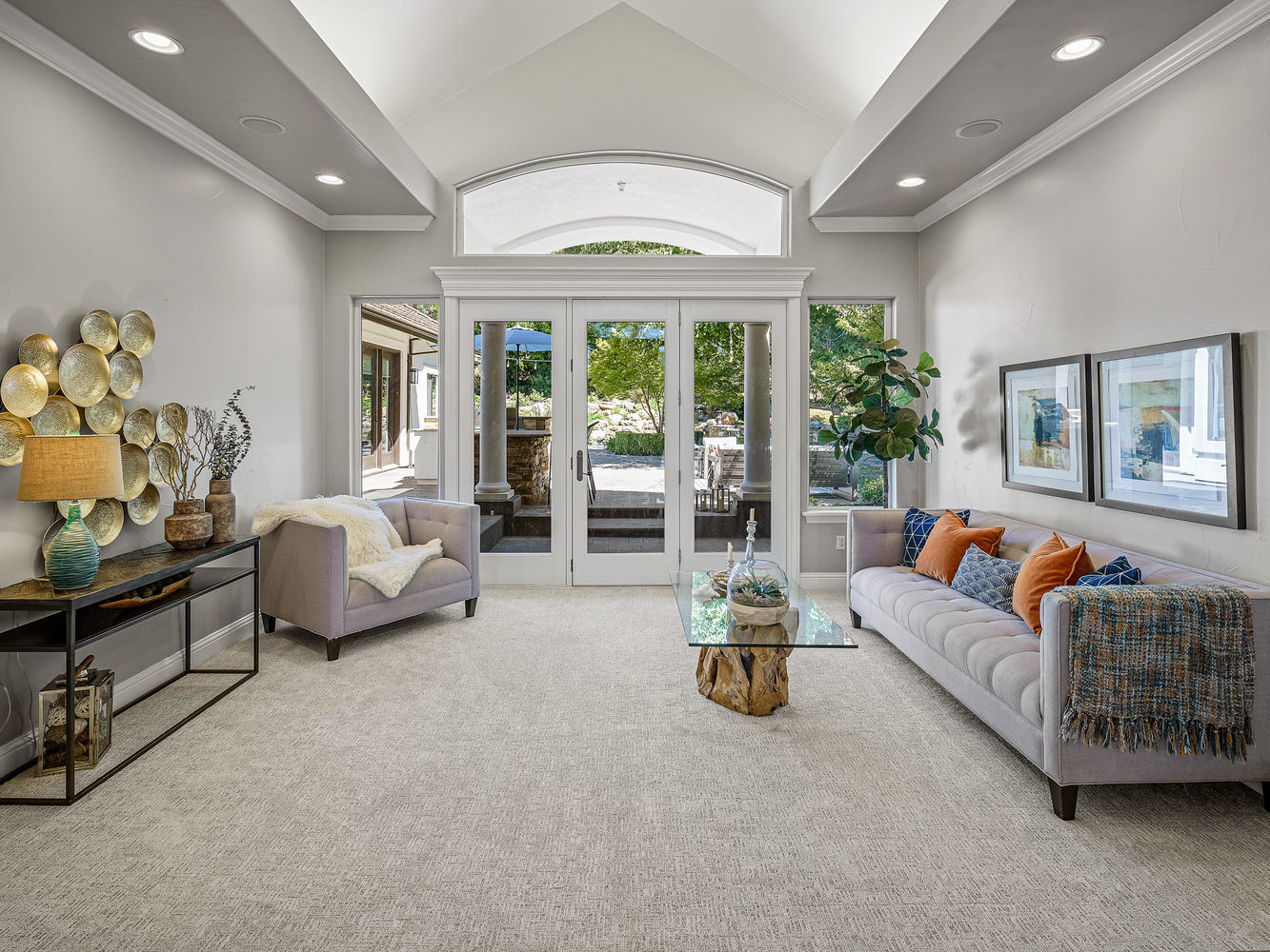 3071_LennoxDrive_Int_LivingRoom_1_01