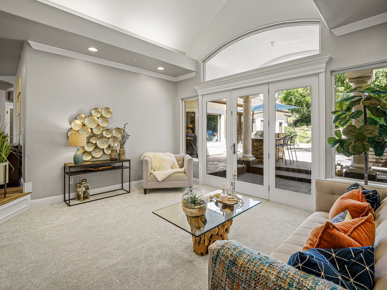 3071_LennoxDrive_Int_LivingRoom_1_02