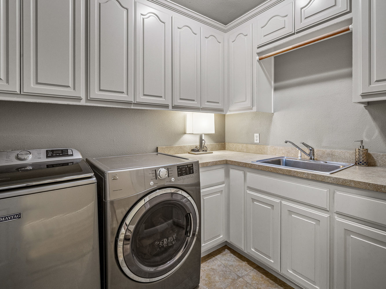 3071_LennoxDrive_Int_Utility_1_01