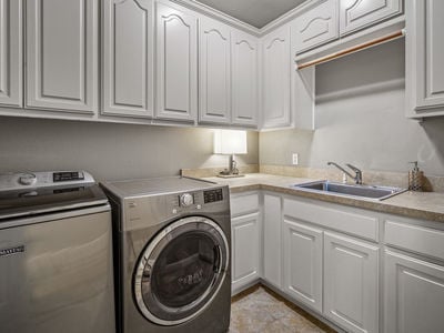 3071_LennoxDrive_Int_Utility_1_01