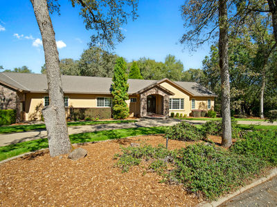 3720_WhisperingPinesLane_Ext_Front_1_02