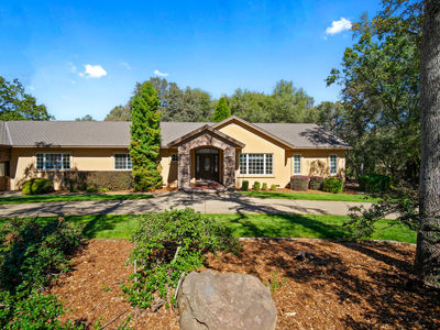 3720_WhisperingPinesLane_Ext_Front_1_03