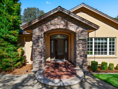 3720_WhisperingPinesLane_Ext_Front_1_04