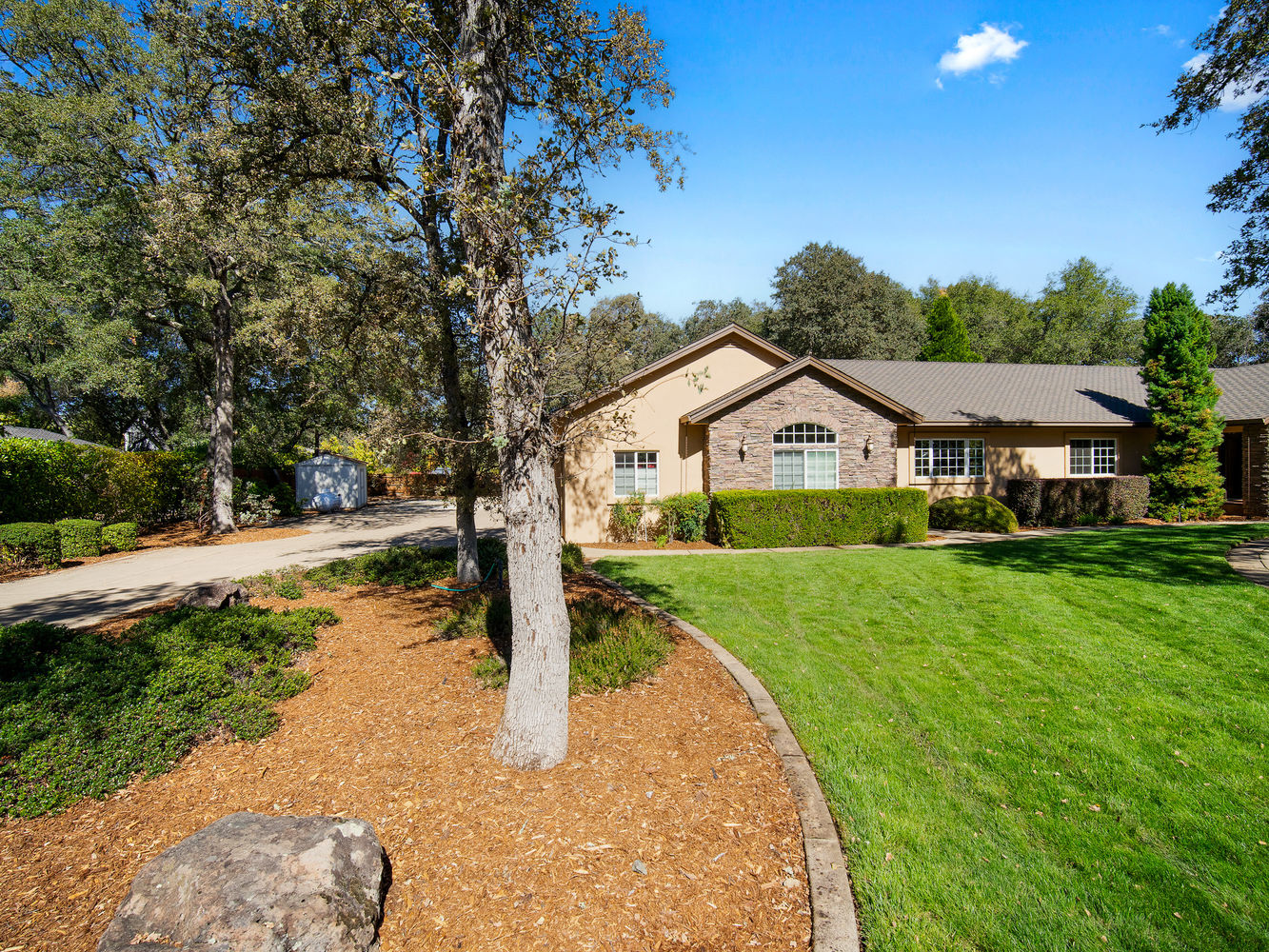 3720_WhisperingPinesLane_Ext_Front_1_05