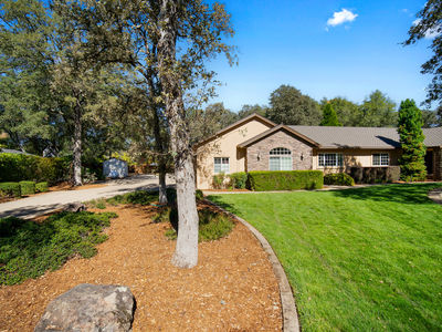 3720_WhisperingPinesLane_Ext_Front_1_05