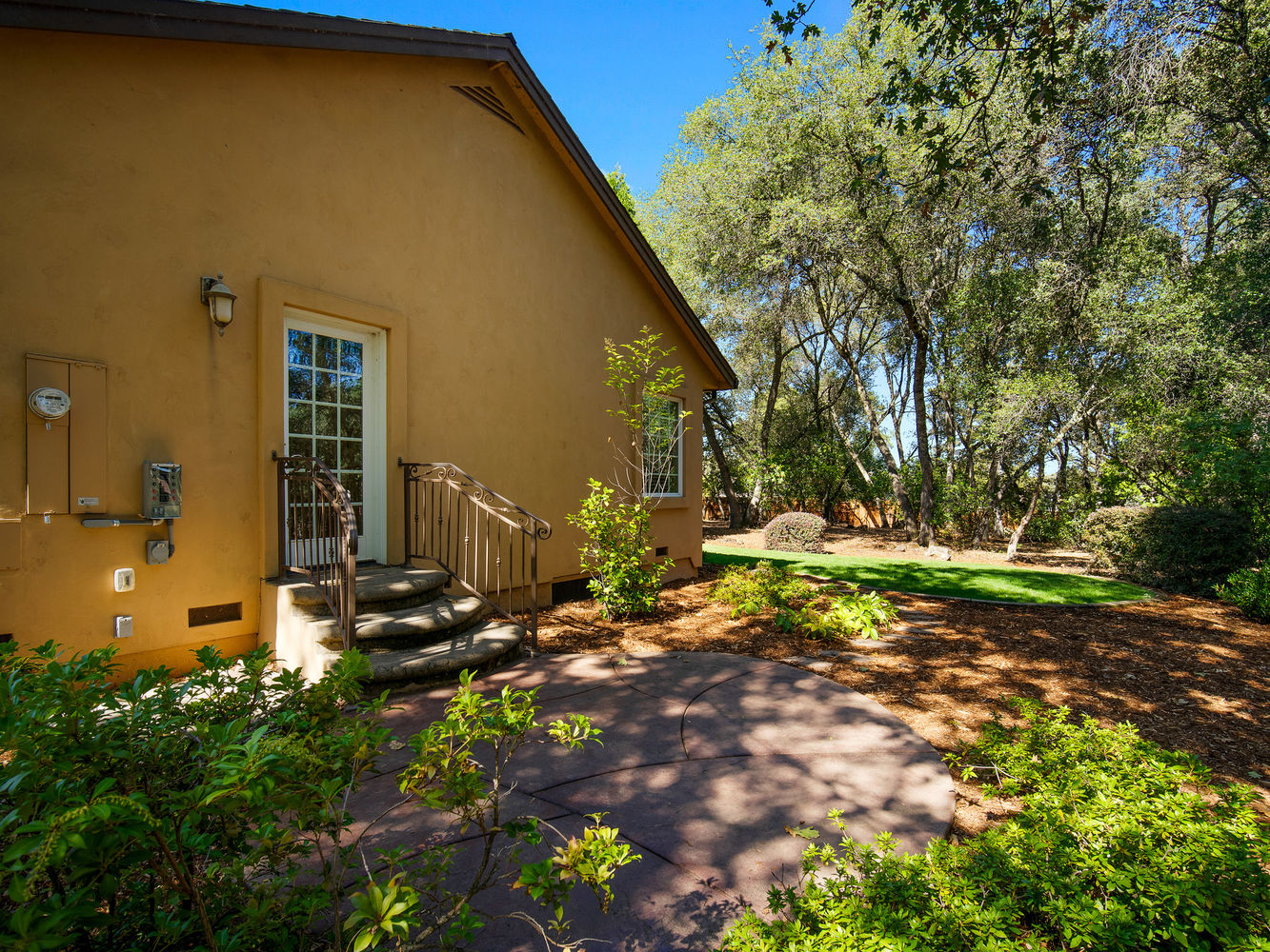 3720_WhisperingPinesLane_Ext_Rear_1_08