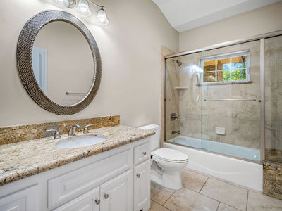 3720_WhisperingPinesLane_Int_Bathroom3_1_01
