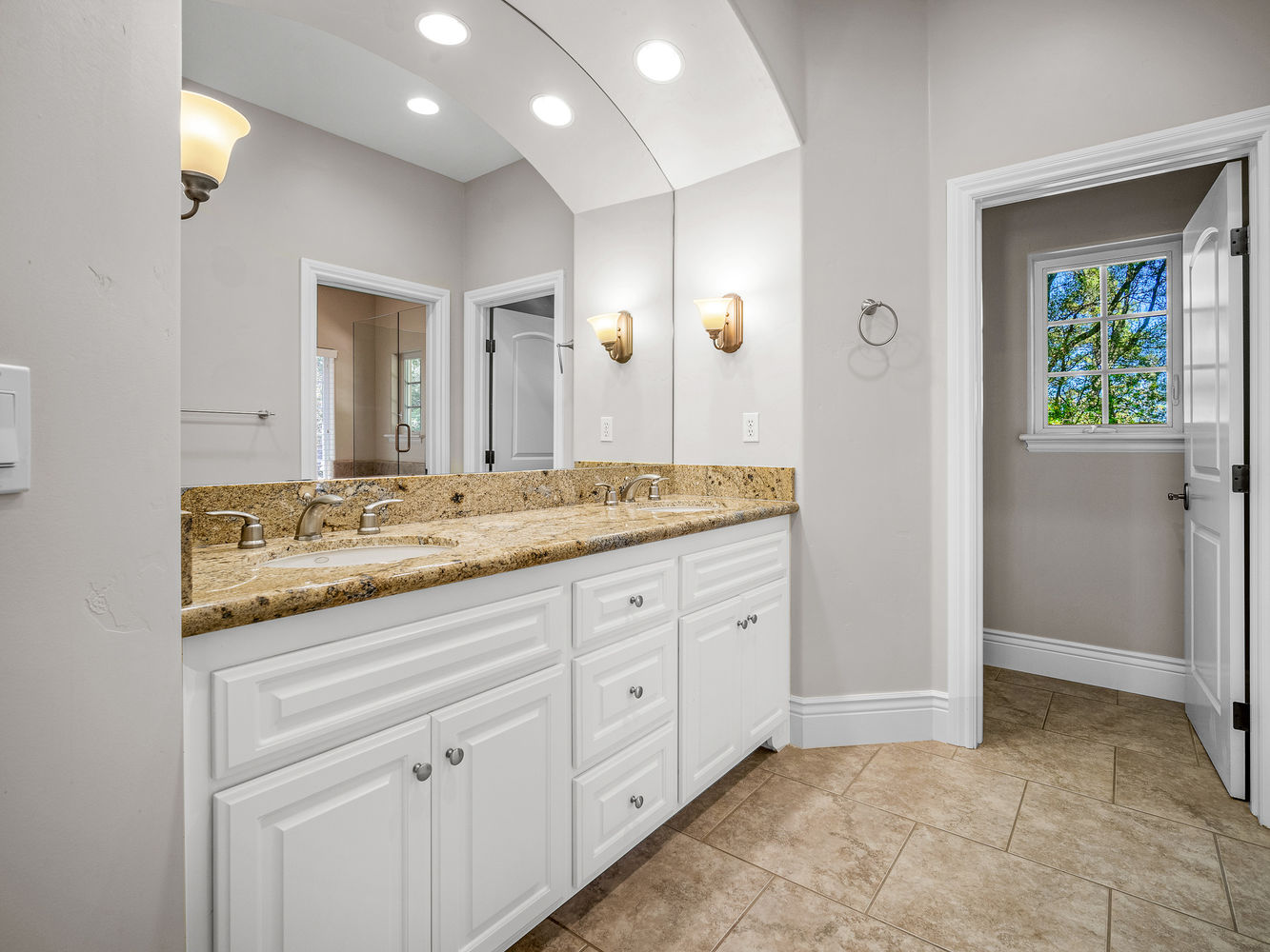 3720_WhisperingPinesLane_Int_Bedroom1_1_03