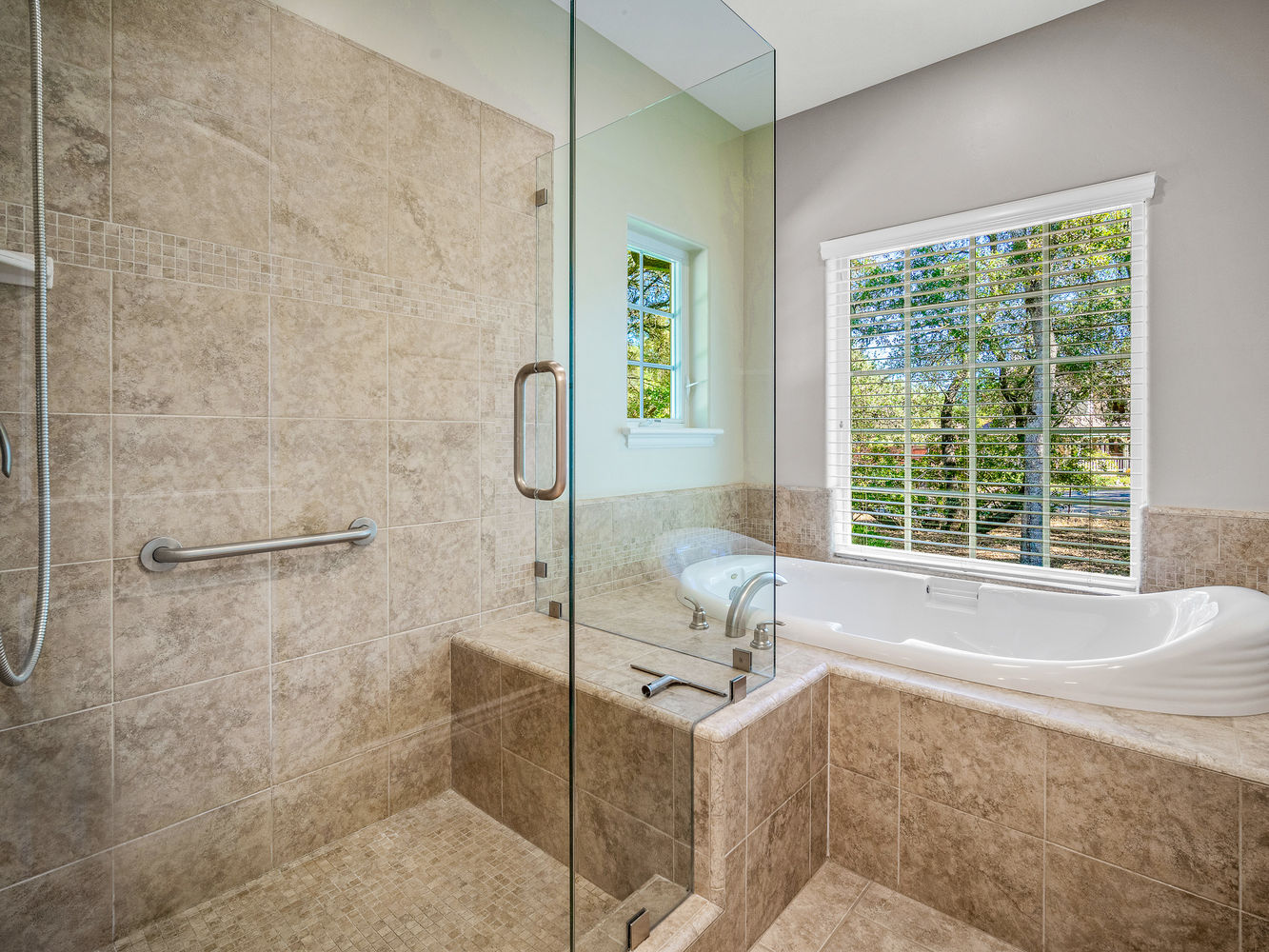 3720_WhisperingPinesLane_Int_Bedroom1_1_04