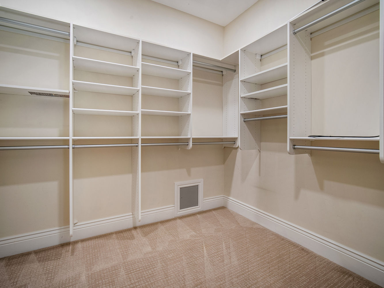 3720_WhisperingPinesLane_Int_Bedroom1_1_05