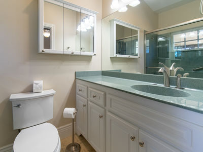 3720_WhisperingPinesLane_Int_Bedroom3_1_02