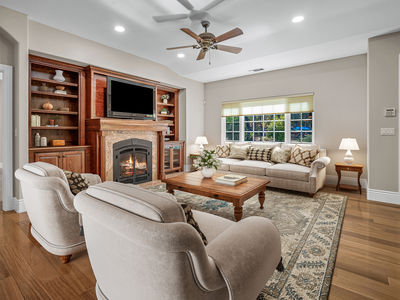 3720_WhisperingPinesLane_Int_FamilyRoom_1_02_Staged