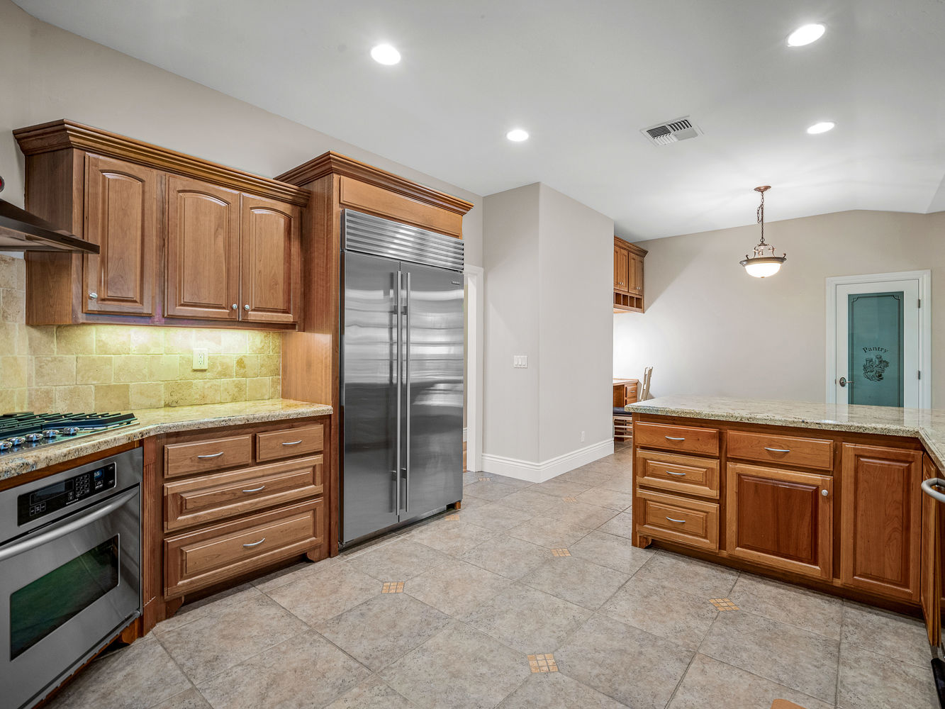 3720_WhisperingPinesLane_Int_Kitchen_1_01