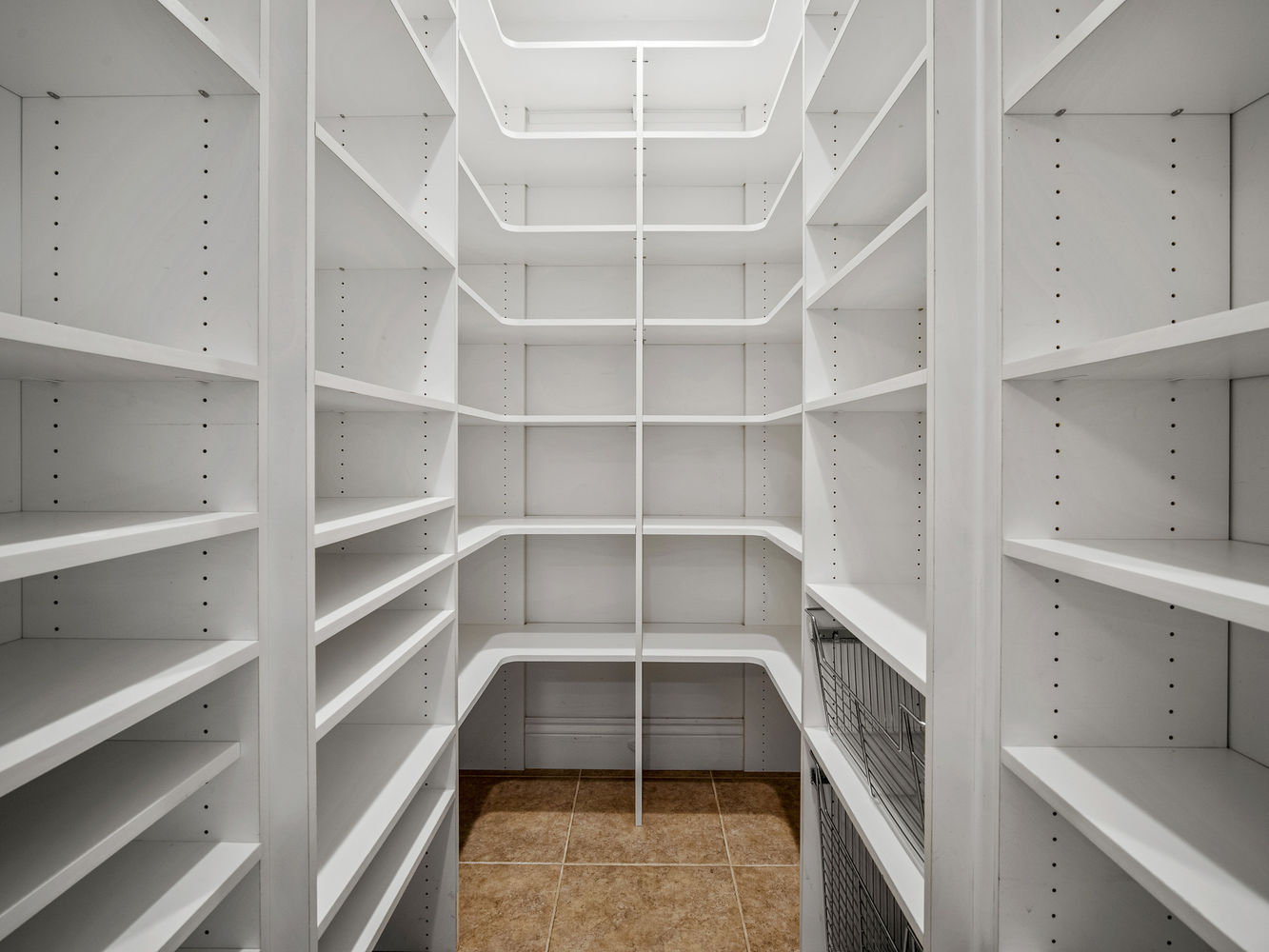 3720_WhisperingPinesLane_Int_Kitchen_1_06