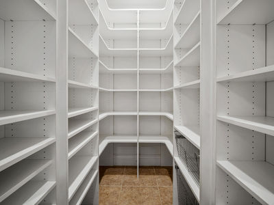 3720_WhisperingPinesLane_Int_Kitchen_1_06