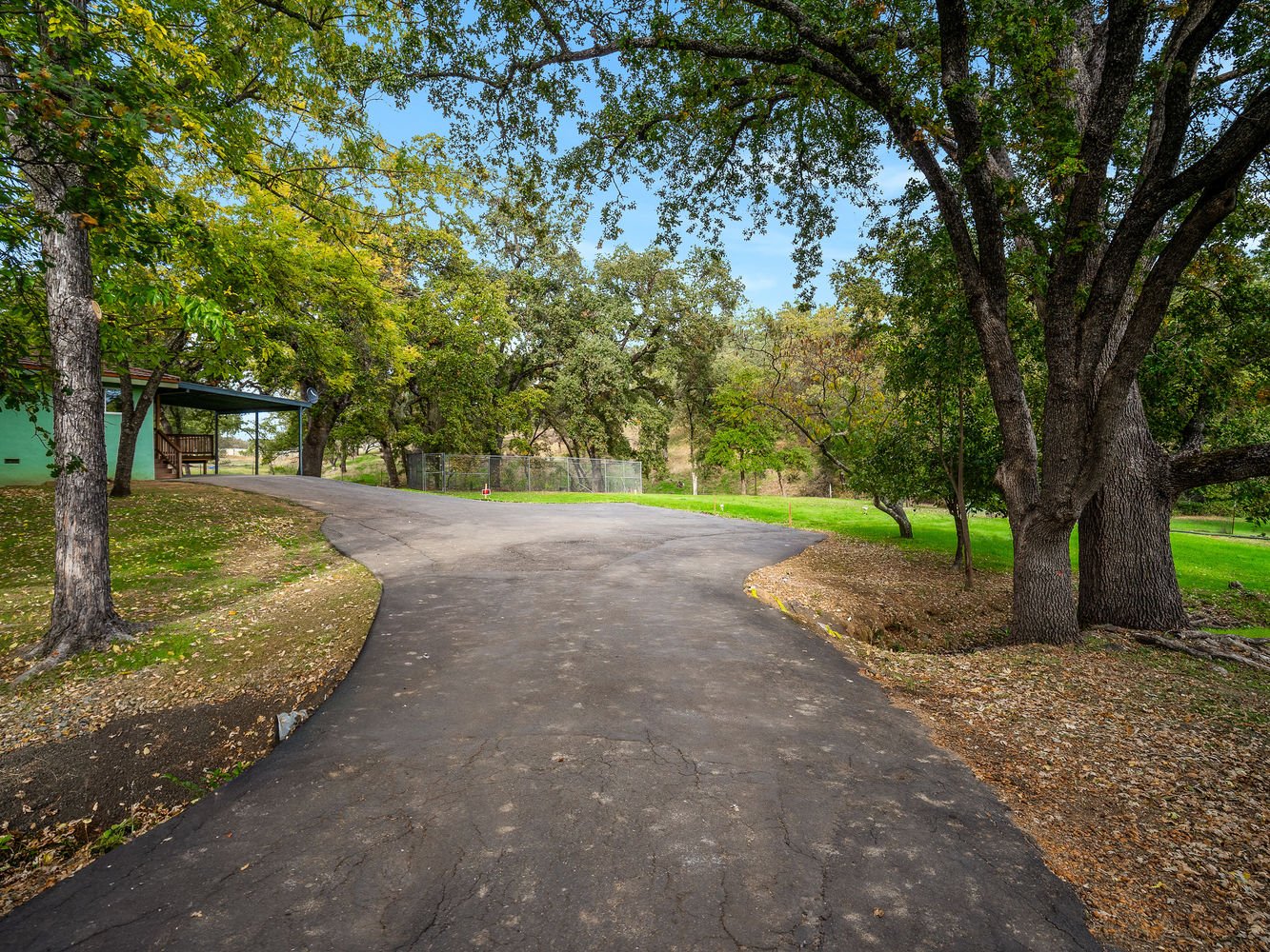 1999_LakehillsDrive_Ext_Front_1_06