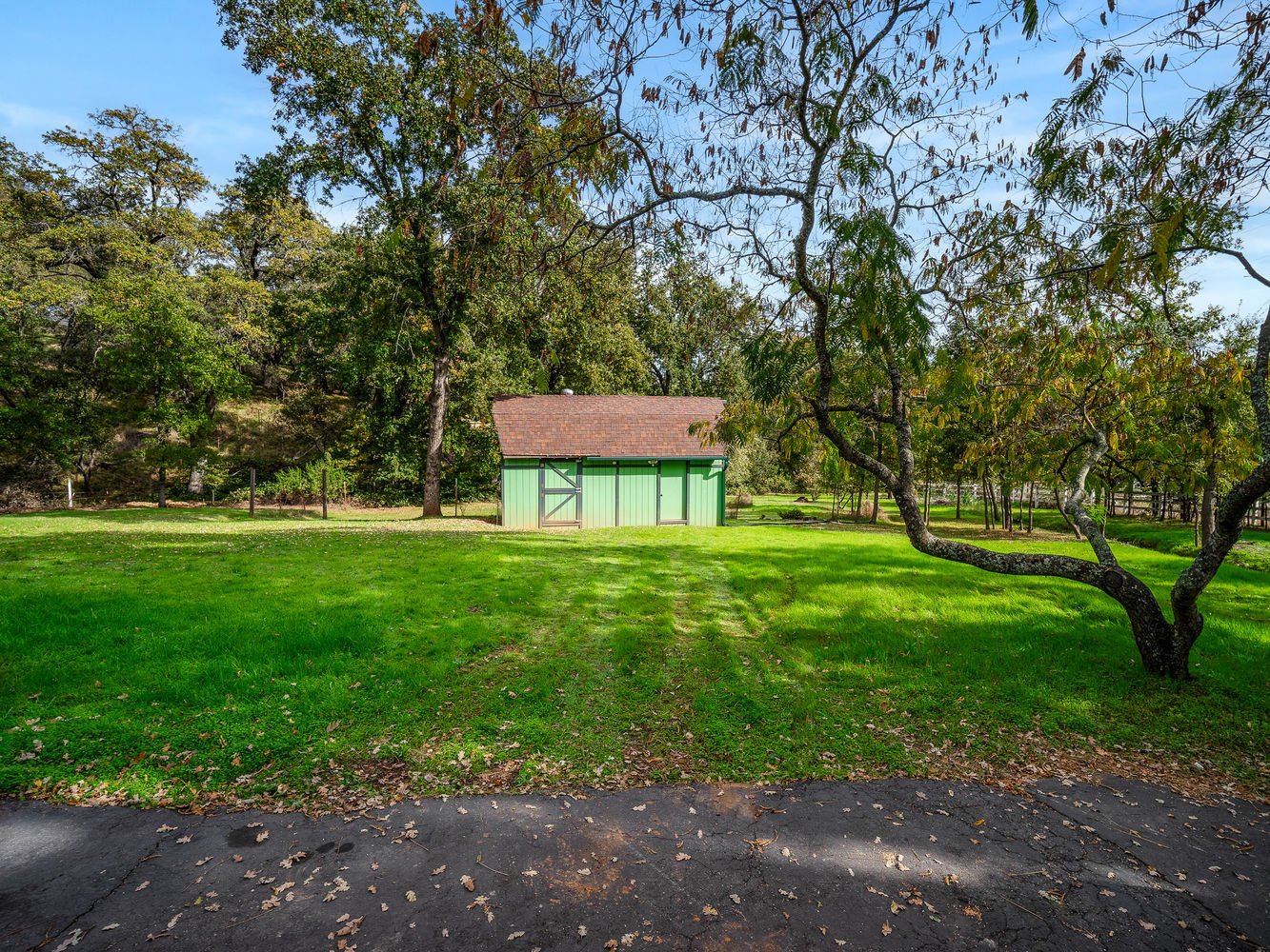 1999_LakehillsDrive_Ext_Rear_1_01_Edited