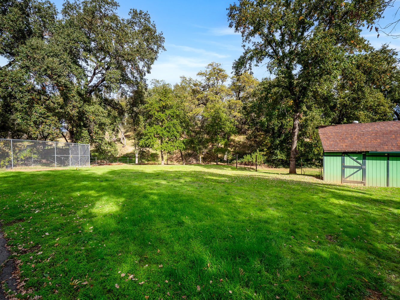 1999_LakehillsDrive_Ext_Rear_1_02_Edited