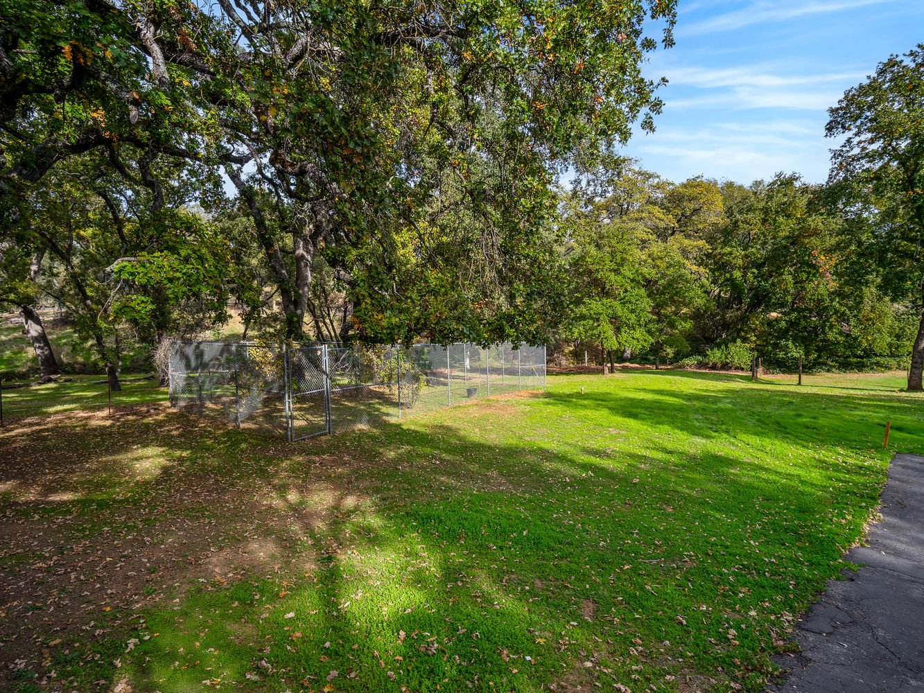 1999_LakehillsDrive_Ext_Rear_1_05