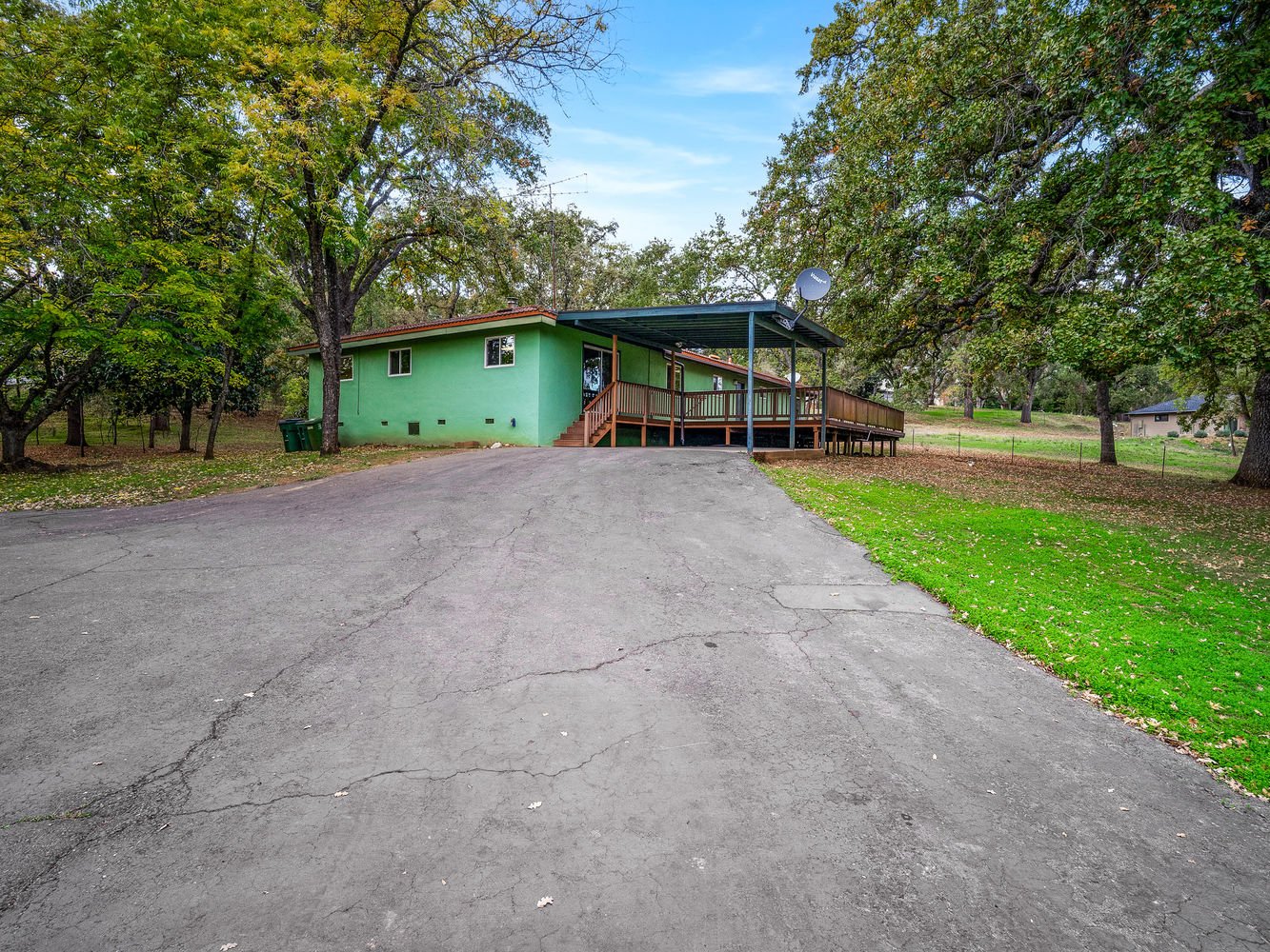 1999_LakehillsDrive_Ext_Rear_1_10