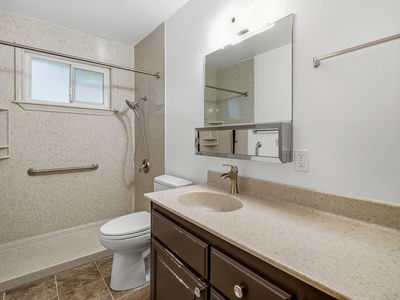 1999_LakehillsDrive_Int_Bathroom2_1_01