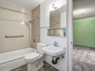 1999_LakehillsDrive_Int_Bedroom1_1_03