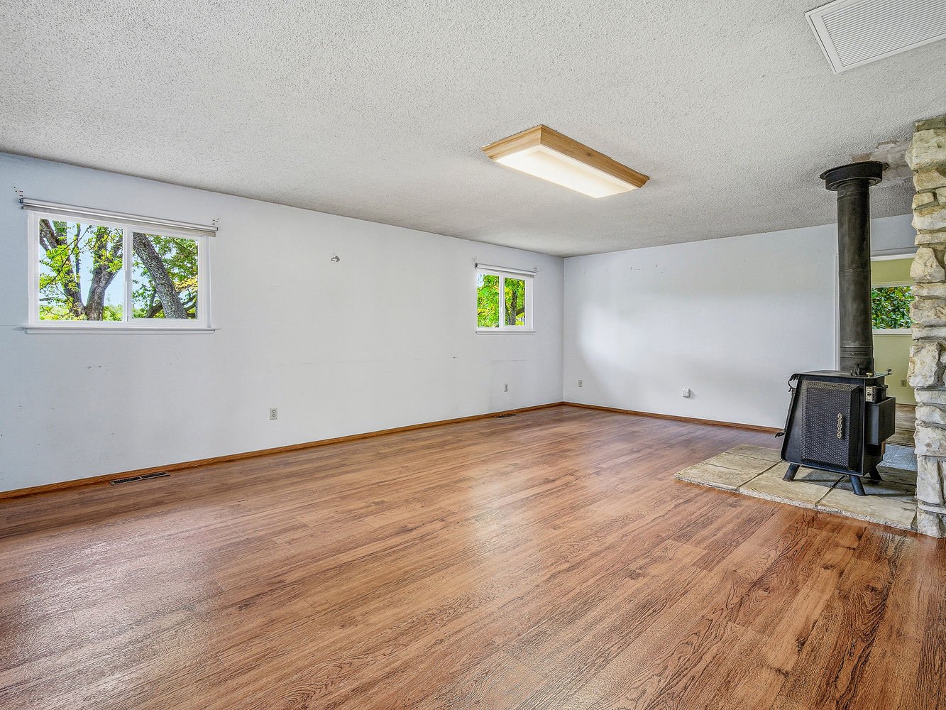 1999_LakehillsDrive_Int_FamilyRoom_1_01