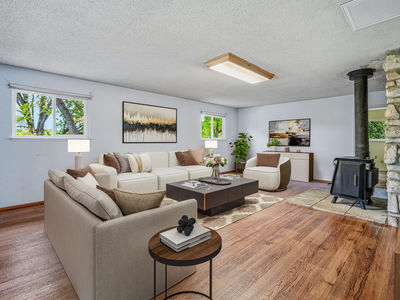 1999_LakehillsDrive_Int_FamilyRoom_1_01_Staged