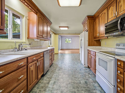 1999_LakehillsDrive_Int_Kitchen_1_01