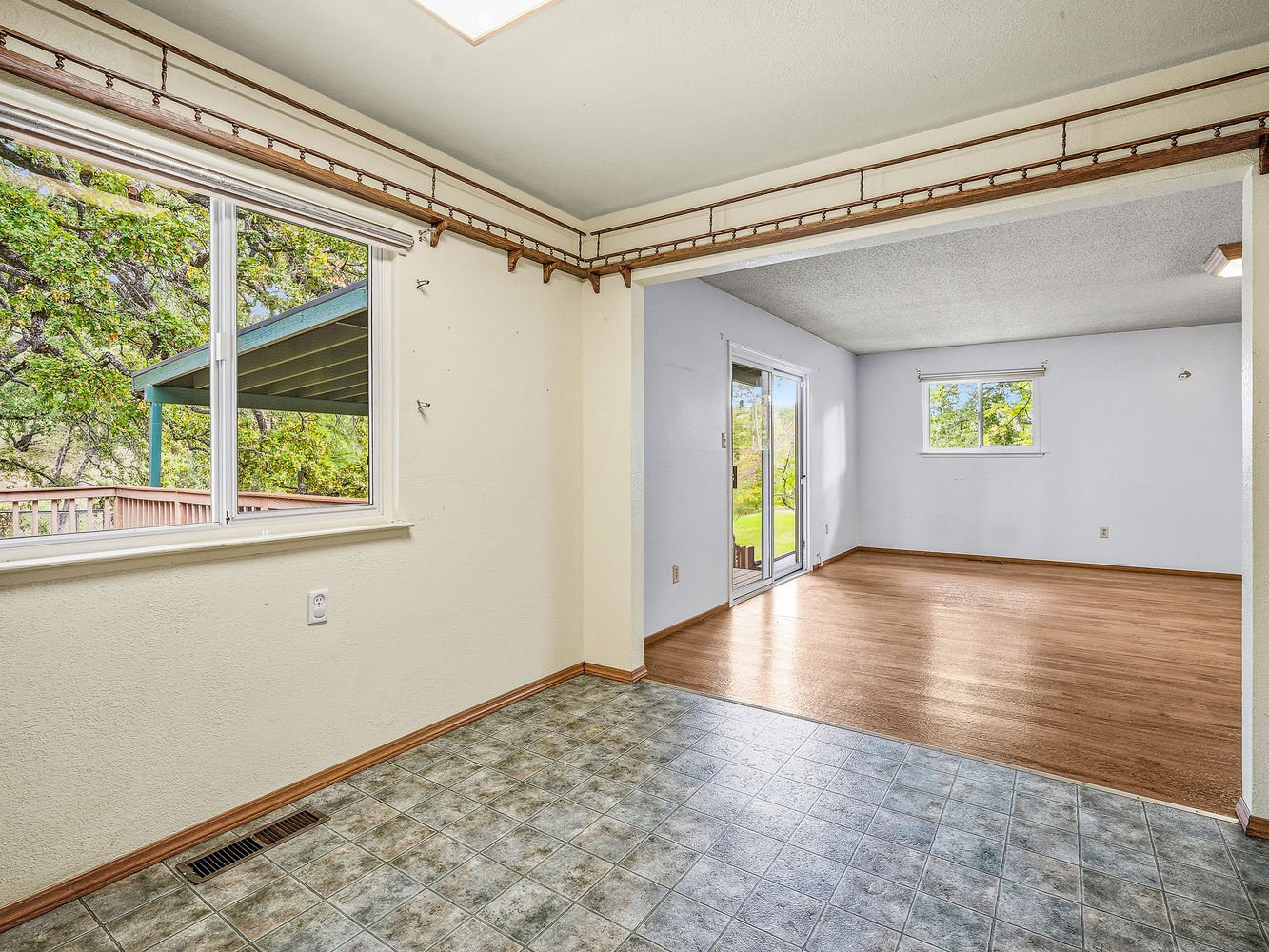 1999_LakehillsDrive_Int_Kitchen_1_05