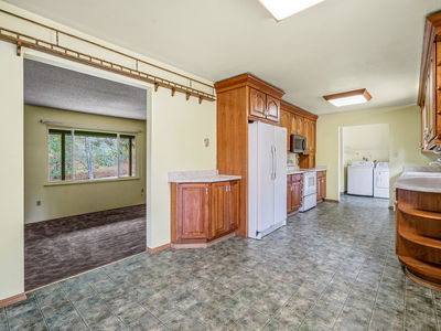 1999_LakehillsDrive_Int_Kitchen_1_06