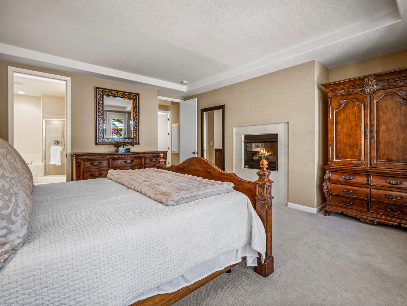 1154_TurquoiseWay_Int_Bedroom1_1_02_WithFire